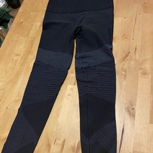 SPANX compression leggings medium